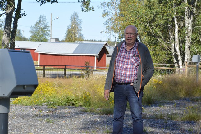 Nu börjar Rangsby byaråds arbete med husvagnstomterna i Fagerö vara komplett konstaterar byarådets ordförande Bengt Östergård. Varje tomt har tillgång till en egen elstolpe.