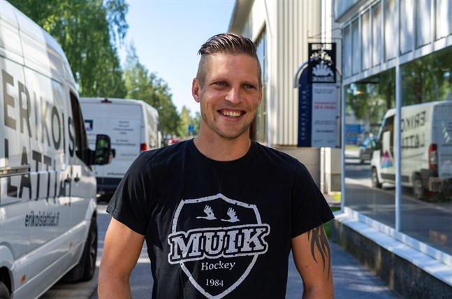 Michael Ringberg är tillbaka i Nykarleby och redo för säsongen. Med sig har han familjen med fru och fyra barn som blir kvar i ett par veckor innan de återvänder till Sverige.