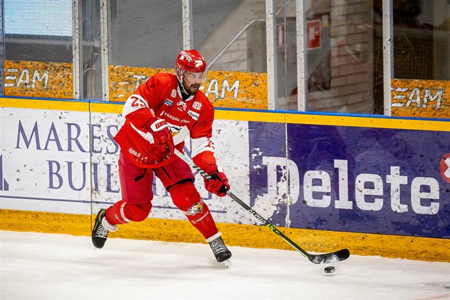 Axel Holmström blev målskytt i Sportdebuten.