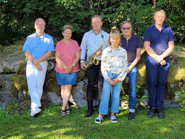 Fem av den totalt nio manna starka ensemblen på plats. Från vänster Rodney Andrén, Ann-Katrine Burman, Yngve Lithén, Anders Kronlund och Michael Wargh. Längst fram Thilde Lithén.