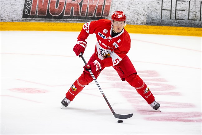 Emil Johansson var den som satte stopp för Sports långa måltorka med sitt långskott i mitten av andra perioden.