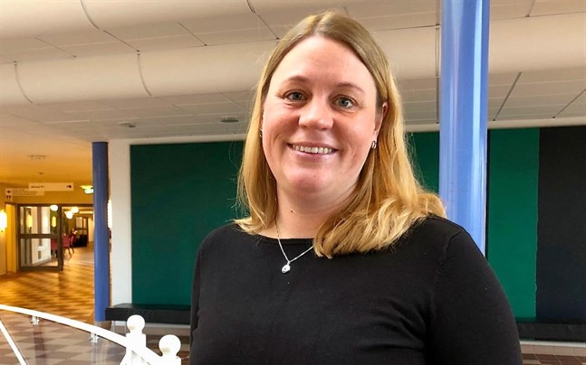 Forskaren Karin Hugelius vid Örebro universitet säger att det är viktigt att vara medveten om besöksrestriktionernas negativa effekter.
