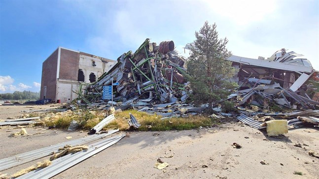 Så här ser oljekraftverket ut efter smällen. Sprängningen genomfördes av företagen Ykkösräjäytys och Lotus
Demolition.