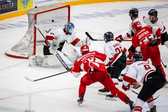 Olli Vanttajas skott som klingade via båda stolparna innan pucken kom ut ur målet igen. Det var det närmaste Sport kom en kvittering i den sista perioden.