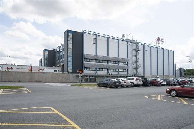 Larmet till Atrias fabrik kom vid 5-tiden.
