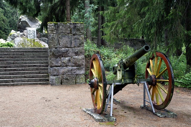 En orsak till att den ryska armén behandlade Österbotten särskilt illa under stora ofreden var böndernas motstånd under det ödesdigra slaget vid Napo 1714. Minnesmärket i Storkyro restes 1920.