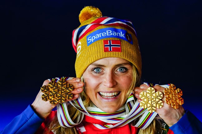 Therese Johaug med sina fyra VM-guld i Oberstdorf förra säsongen.