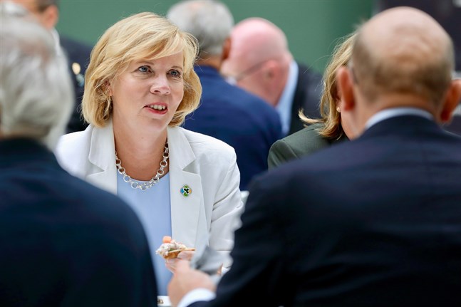 Svenska folkpartiets ordförande och justitieminister Anna-Maja Henriksson säger att hon är mycket förvånad över de uttalanden som gjorts om Kronobyvården de senaste dagarna.