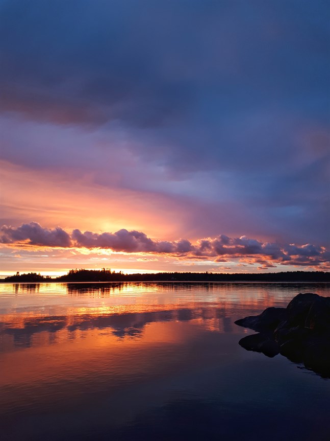 Min östersjöbild är fotad vid solnedgången den 2.8 2021. Platsen är Påttska parken vid Kråkfjärden i Brändö, Vasa.
