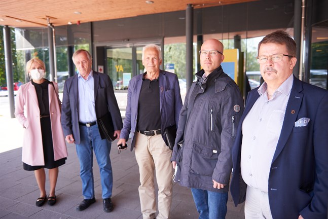 När bilden togs i slutet av augusti satt Rainer Bystedt (närmast) ännu i styrelsen. Det gör han inte mer, det gör däremot Hans Frantz, Per Hellman och David Pettersson. Även Marina Kinnunen på bilden.