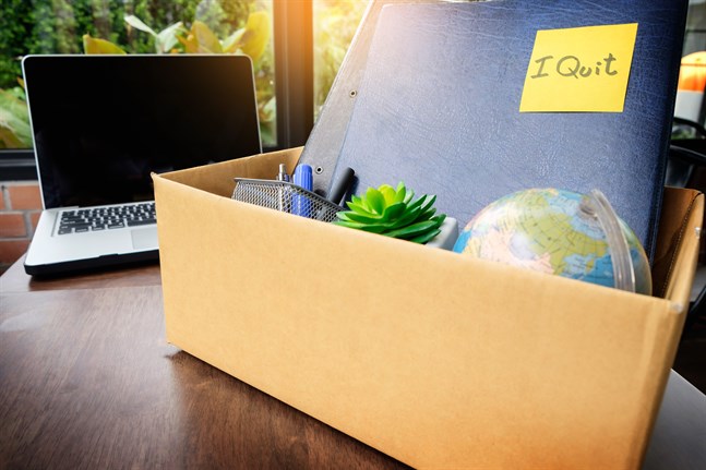 Många arbetstagare i USA har på senare tid valt att ge upp sina karriärer. Pandemin har gett människor anledning att omvärdera sin hållning till arbetet.