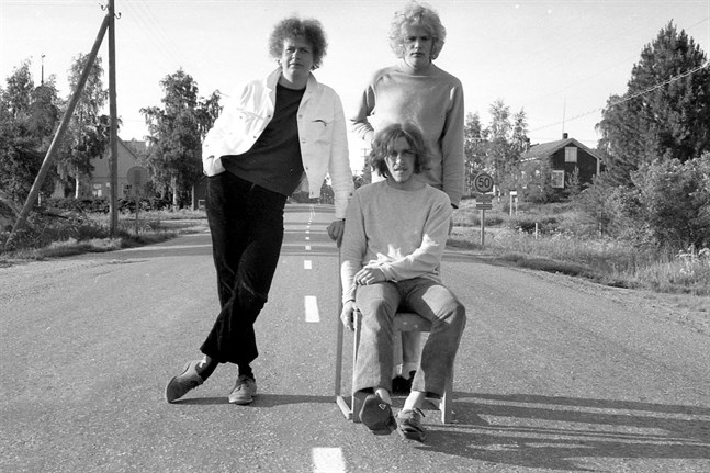 Hannu Lindblom, Hasse Tiihonen och Markku Lönngren från det ursprungliga bluesbandet tillsammans på en bild som sannolikt är tagen 1967.