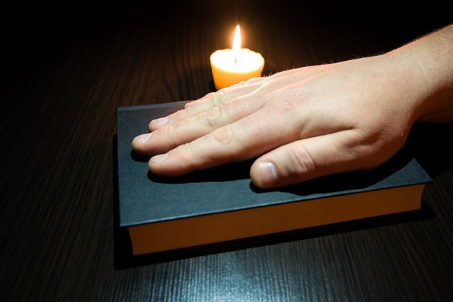 Religionen kan användas som ett maktmedel, anser skribenten.