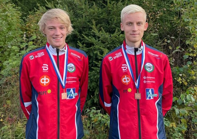 Har grabbarna toppat formen? Emil Jansson och Otto Gripenberg utgör två tredjedelar av Brahes stafettlag i H20. Valter Joensuu är den som får ta sig an tredje sträckan på söndag.