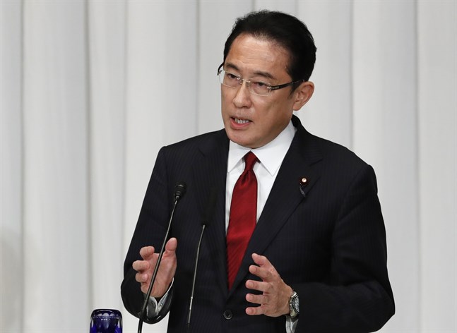 Fumio Kishida, som tidigare har varit utrikesminister, är en av dem som kan efterträda Yoshihide Suga. Arkivbild.