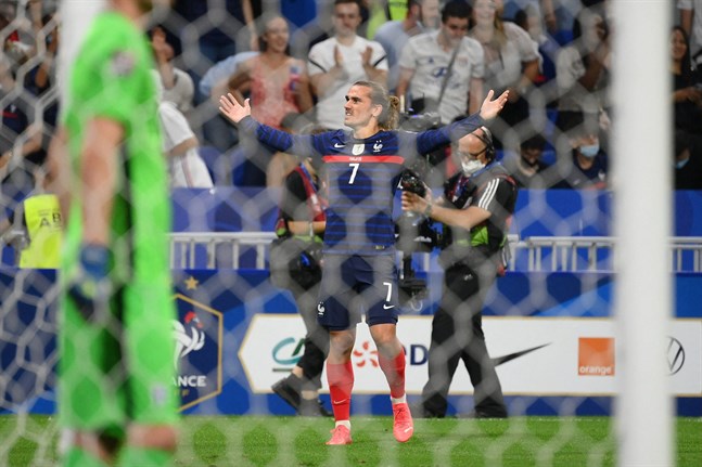 Antoine Griezmann nätade två gånger inför hemmapubliken i Lyon.