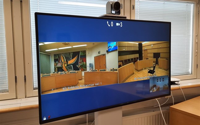 Rättegången i Jakobstad sänds även i dag över video från Karleby tingsrätt.