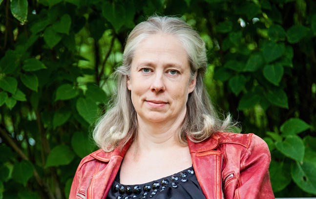Louise Agnesdotter vinner Solveig von Schoultz-tävlingen. "Priset är en viktig bekräftelse på att det faktiskt kan bli något, det där man sitter och svettas över", säger hon.