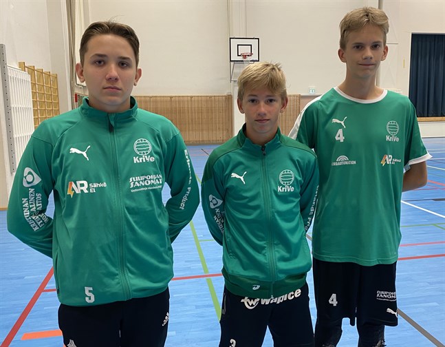 Rasmus Lähteenmäki, till vänster, Sakari Ahonen och Riku Nevala ska spela om FM-medaljer för regionlag.