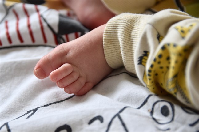 I Kajanalands välfärdsområde upplever var fjärde förälder ensamhet efter att de fött barn, medan motsvarande siffra i Mellersta Nylands välfärdsområde är färre än var tionde, uppger Institutet för hälsa och välfärd.