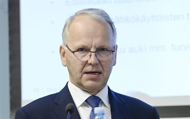 Enligt regeringsprogrammet ska jordbrukarna kompenseras om klimatpolitiken leder till ökade kostnader. – Det höll vi fast vid, säger jord- och skogsbruksminister Jari Leppä (C).