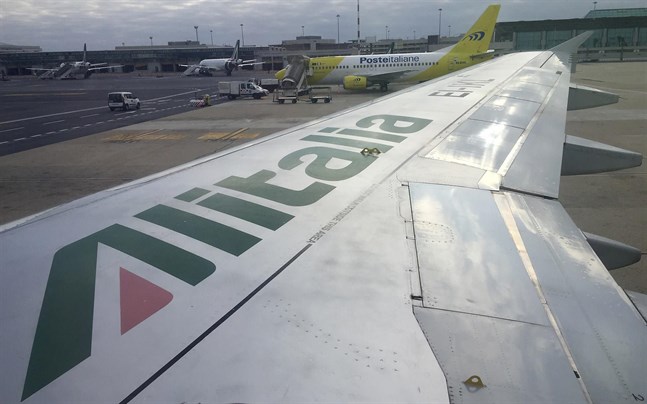 Ett Alitalia-flygplan i Milano.