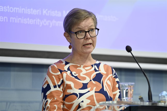 Miljö- och klimatminister Krista Mikkonen (Gröna) uppmanar även andra markägare att skydda sina skogar.