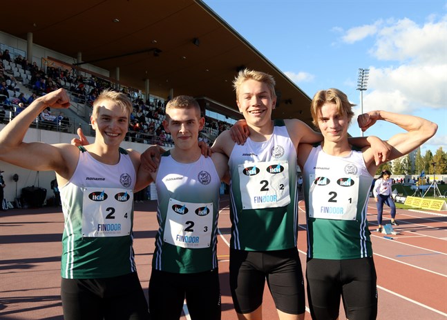 Från vänster: Alexander Björkgren, Johannes Åhman, Oscar Grannas och Adrian Björkgren bildade IF Drotts guldlag på 4x100 meter i 19-årsklassen.