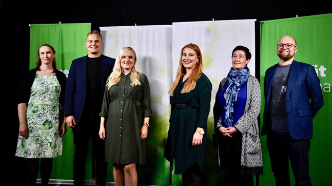 De Gröna valde även ny partiledning under kongressen. Från vänster: partifullmäktigeordförande Silja Keränen, vice ordförande Atte Harjanne, ordförande Maria Ohisalo, vice ordförande Iiris Suomela, vice ordförande Hanna Holopainen och partisekreterare Veli Liikanen.