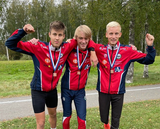 Det blev plakett istället för medalj för Brahetrion Valter Joensuu, Emil Jansson och Otto Gripenberg i 20-årsklassen i FM.