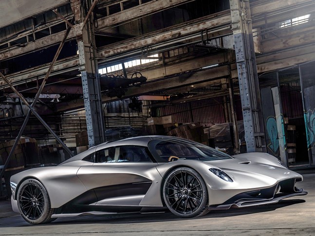 Agent 007 har uppdaterat sitt garage med en tvådörrars hybridcoupé från Aston Martin som är lika läcker som förförisk. Lägg namnet Valhalla på minnet!