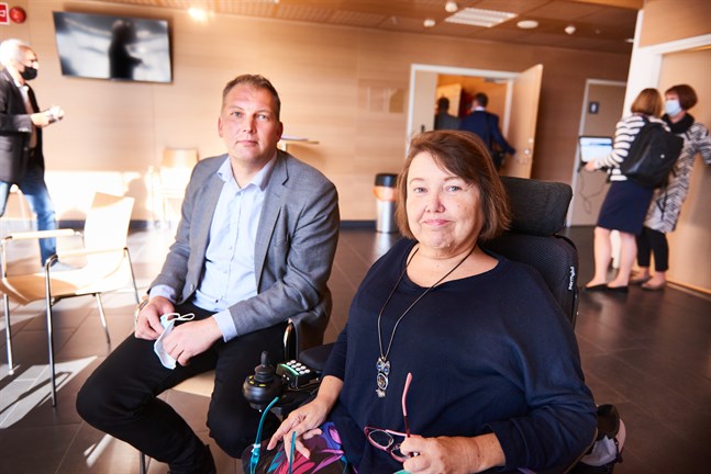 Viktor Kock och Carola Lithén skulle vilja ha mer tid för politikerna att sätta sig in i fördelar och nackdelar som Astersystemet kan föra med sig.