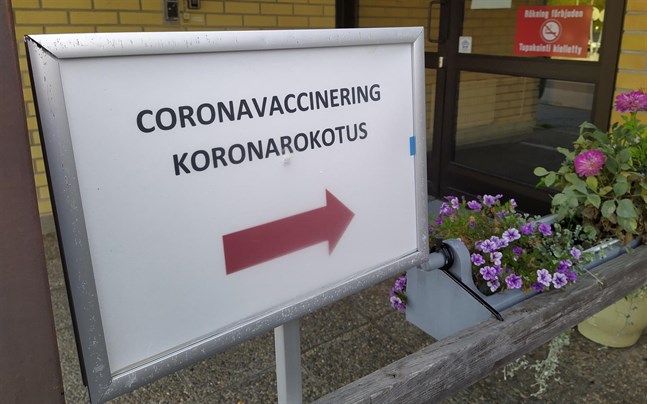 Covid-19 blir snart i allt högre grad en sjukdom som drabbar ovaccinerade i takt med att begränsningarna lättar, påpekar coronagruppen i Österbotten – som upprepar sin vädjan om att österbottningarna ska låta vaccinera sig.