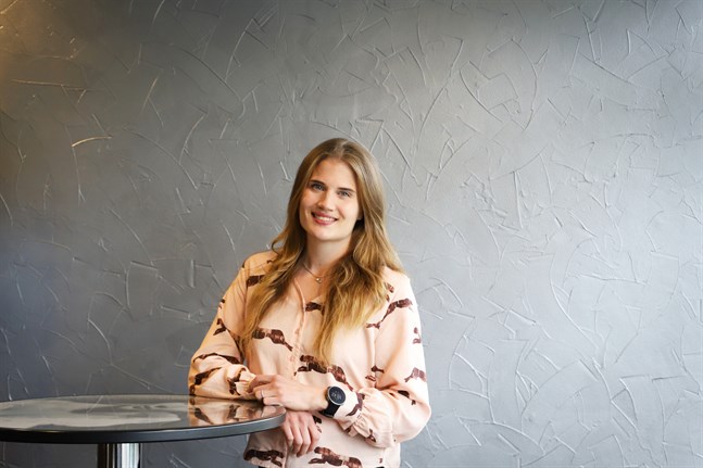 Anni Ruostekoski är en av finalisterna i tävlingen "Världens lyckligaste människa".