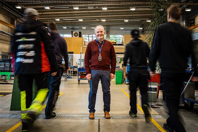 Maskin- och metallverkstaden är mammas gata för mig, säger rektor Boris Ståhl. Det var där han själv började som lärare.