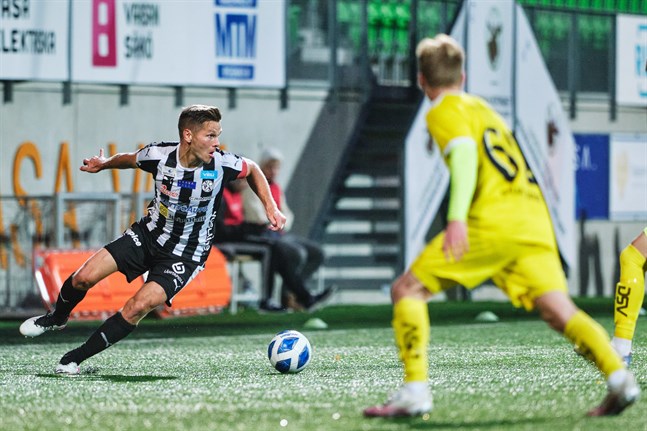 Sebastian Strandvall såg till att det blev tre poäng efter en vild och svängig match.