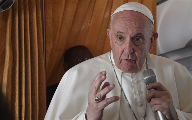 Påven Franciskus ger en känga till vaccinmotståndare inom katolska kyrkan.