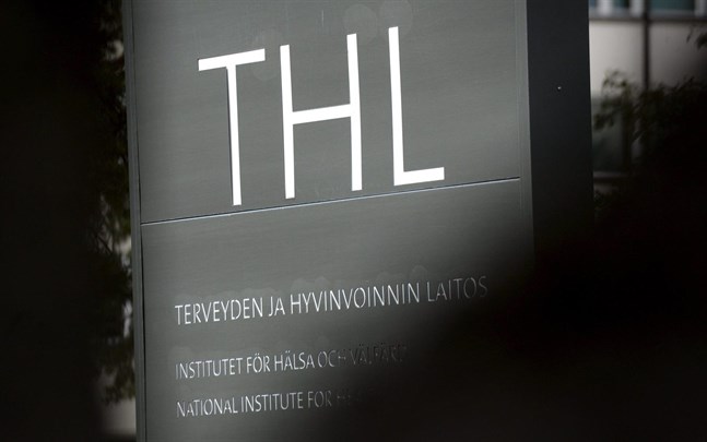 Institutet för hälsa och välfärd rapporterar att totalt 1 051 personer i Finland avlidit i sviterna av covid-19 sedan pandemins början. Det är en ökning med 12 personer sedan förra veckan.