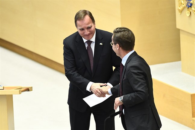 Socialdemokraternas partiledare tillika statsminister Stefan Löfven fick inte bara hårda repliker från Moderaternas partiledare Ulf Kristersson (M) utan även en avgångspresent i form av biljetter till honom och frun Ulla till Abbas konserter i London nästa år.