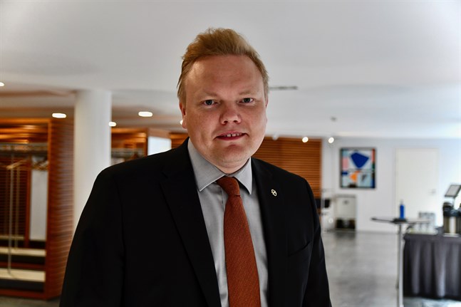 Forsknings- och kulturminister Antti Kurvinen betonar vikten av att kulturbranschen överlever coronakrisen. Arkivbild.