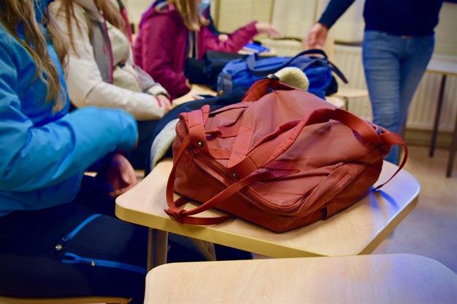 Genom lagändringarna hoppas regeringen kunna säkra alla elevers och studerandes rätt till en trygg studiemiljö.