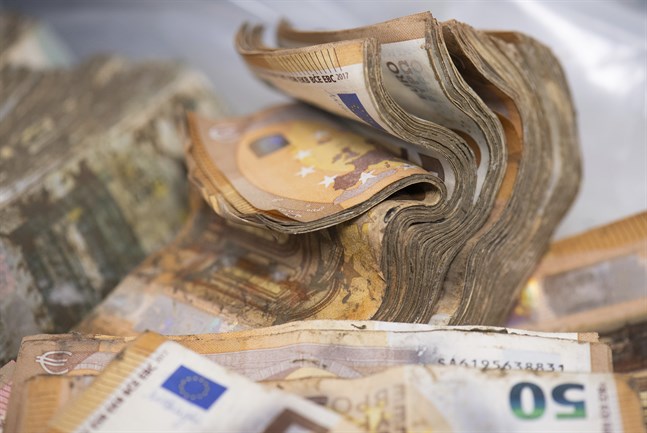 Eurosedlarna blir allt mindre värda. Arkivbild.