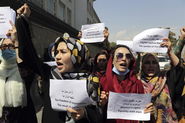 Kvinnor i Kabul som demonstrerar mot talibanstyret. Bild från 3 september.