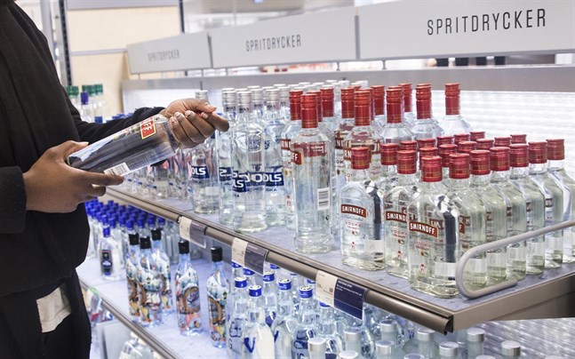 Höjd skatt på alkohol och tobak ska vara med och betala upprustningen av försvaret i Sverige.
