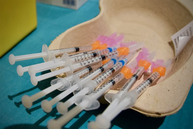 Enligt Institutet för hälsa och välfärd har 66,3 procent av alla finländare över 12 nu fått två vaccindoser medan 83,2 procent har fått en vaccindos.