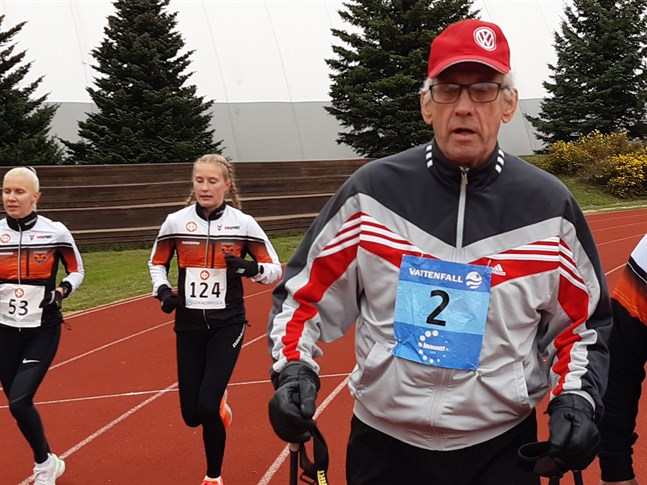 Bo-Erik Isakas trodde aldrig han skulle få uppleva veteran-FM på hemmaplan. Här i Falkens Ärevarv 2021 med Sandra Eriksson och Nathalie Blomqvist i bakgrunden.
