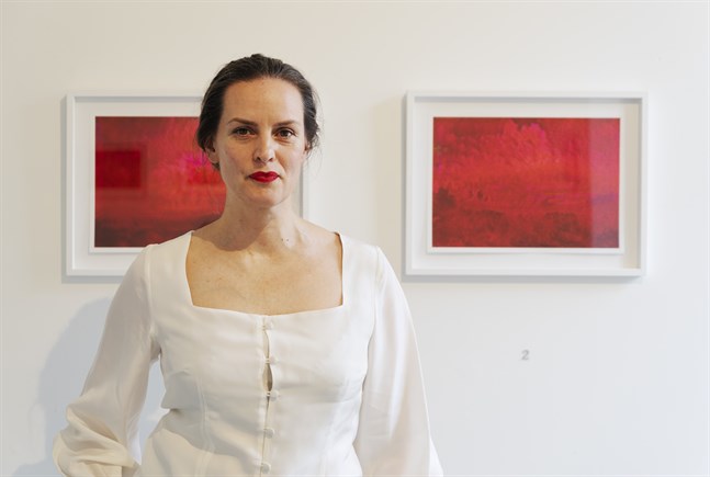 Just nu är Mikki Nordman aktuell med en solouställning i Åbo Konsthall. Hon beskriver helheten som sitt magnum opus.