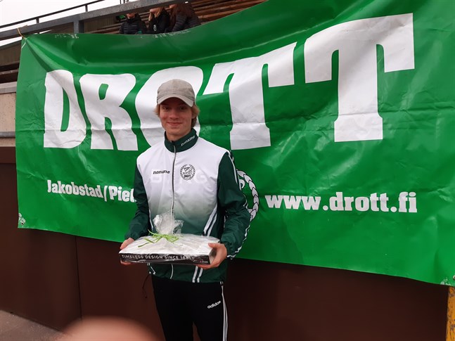 Adrian Björkgren är en av Drotts mest lovande idrottare för tillfället.