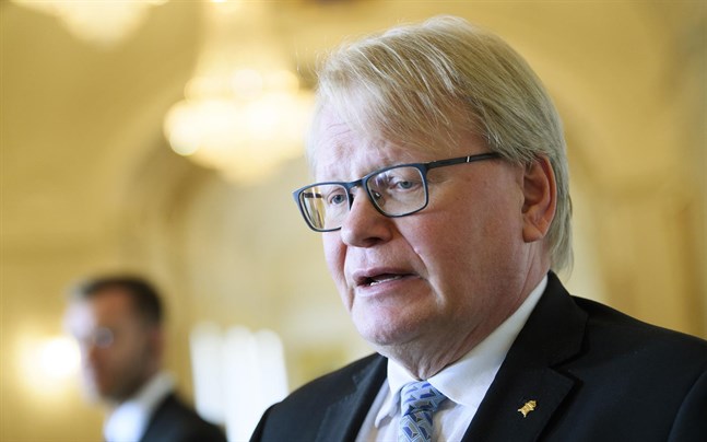 Sveriges försvarsminister Peter Hultqvist (S).