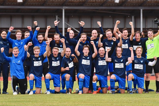 Jess! Vi gjorde det! Esse IK besegrade FC Ylivieska i den avgörande matchen och tar steget upp till trean.